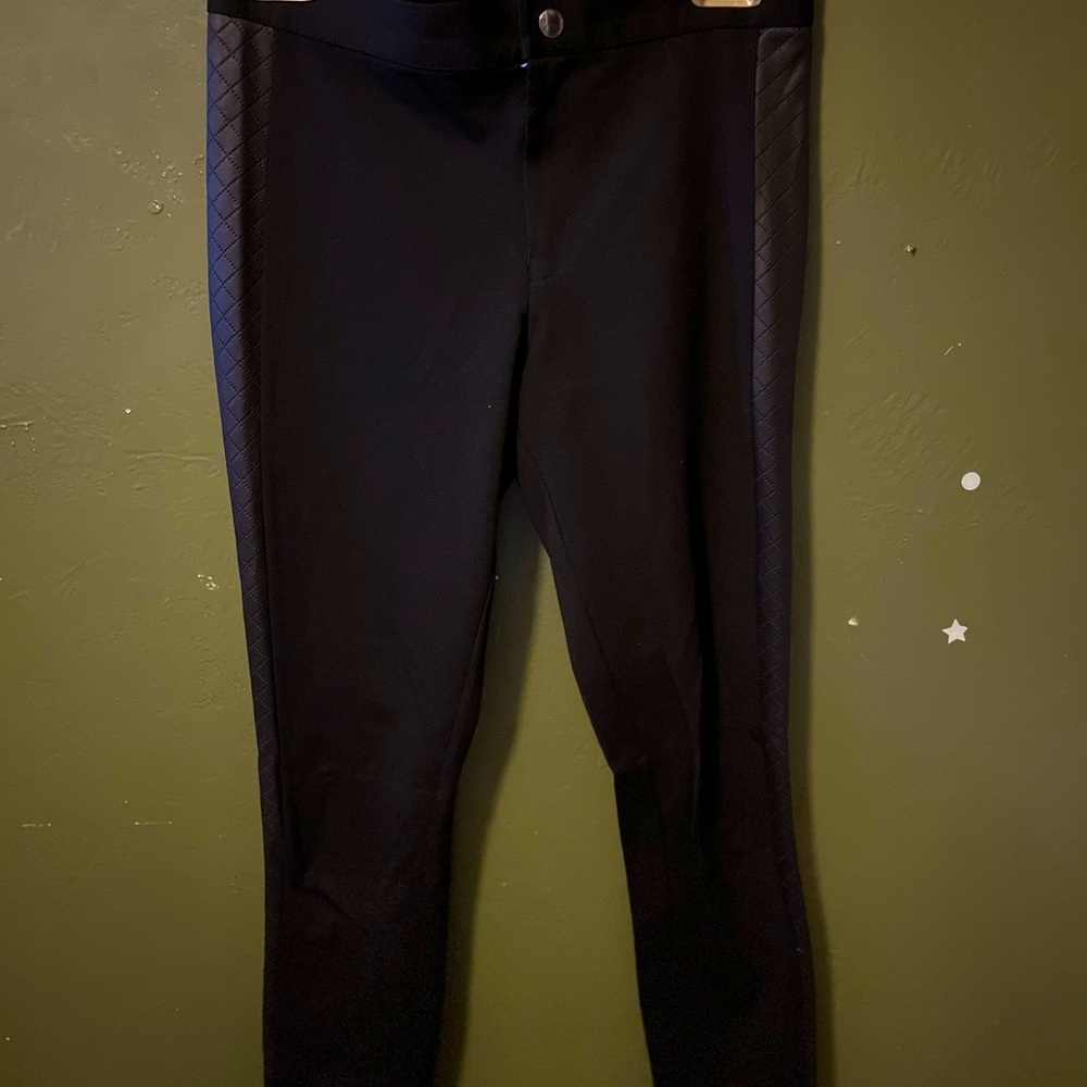 BANANA REPUBLIC Black Skinny Faux Leather Panel .